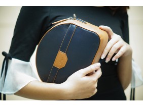 SWEET Crossbody - In Natural Milled Leather - Blue Navy vs Brown, 	HZ32-71120