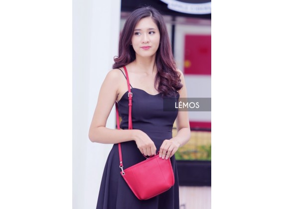  HV09-35 - Crossbody bag - In Natural Milled Leather - Red